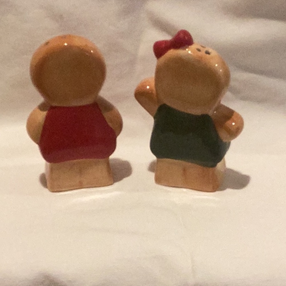 Gingerbread Salt and Pepper Shaker Set - Picture 3 of 4